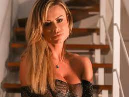 OnlyFans: Ex-policial Tati Weg já fez sexo com 20 pessoas em swing
