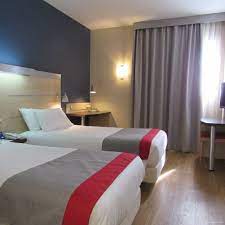 Other amenities include self parking, dry cleaning, and laundry facilities. Holiday Inn Express Barcelona City 22 Spanien Bei Hrs Gunstig Buchen