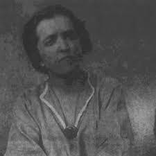 Lindy Holmes's Instagram, Twitter & Facebook