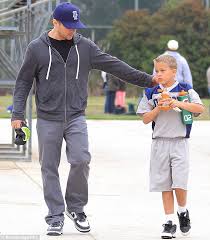 Ryan Phillippe Goes On Twitter Rant C Daily Mail Online The father of kai knapp is also the actor ryan phillippe, known for starring in films including i know what you did last. daily mail