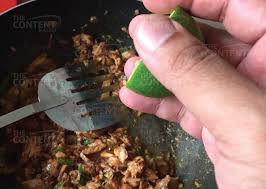 Masak lama sikit, biar sardin agak garing dikedua belah baru sedap. Resepi Sambal Sardin Kering