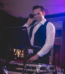 Vertrauen sie einem erfahrenden dj die musikalische begleitung ihrer feier an. Discjockey Koln Professioneller Hochzeits Event Und Party Dj In Koln