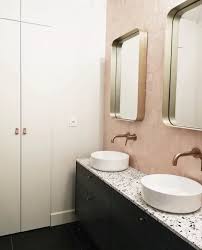 Rojet Wagram Sdb Parentale Dans Les Tons De Rose Poudre Avec Le Plan De Travail En Terrazzo Meuble Toilette Travaux Salle De Bain Inspiration Salle De Bain
