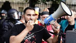 Ver todos los restaurantes en berlín. Attila Hildmann Vor Seinem Restaurant Angegriffen