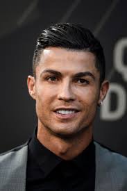 Şimdi bu saç kesimi artık yarım kutu saç kesimi. Spor Icin 580 Fikir 2021 Spor Ronaldo Cristiano Ronaldo