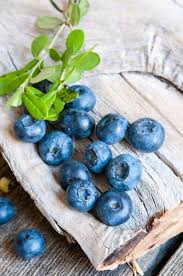A Magas Vernyomas Csendben Teszi Tonkre A Szervezetedet Epp Ezert Erdemes Mindent Megtenni A Csokkentese Erdekeben Az Blueberry Fruit Photography Fresh Fruit