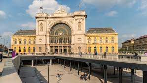 Calatoria dureaza aproape 10 ore, iar costul unui bilet dus este de 131 de lei. Budapest Keleti Railway Station Wikipedia