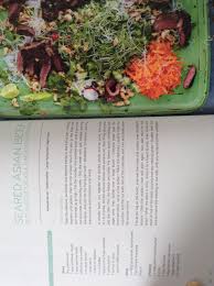 Durch die kombination von italienischen bratwürsten salsiccia und fenchelsamen bekommt die nudelsoße einen besonders würzigen geschmack. Jamie Oliver S Seared Asian Beef Noodle Salad And Ginger Dressing Asian Beef Jamie Oliver Superfood Jamie Oliver