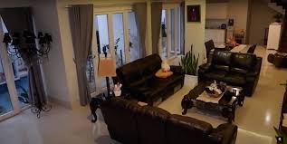 Dirinya akan pindah ke rumah yang kabarnya lebih kecil dengan tanah yang luas. 7 Potret Rumah Baru Sarita Abdul Mukti Masuk Gang Tapi Tetap Mewah