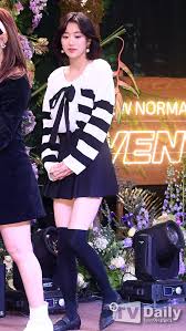 다리 부상으로 은퇴한 전직 권투선수 수영, 알지도 못했던 아버지의 빚을 갚으라는 사채업자 태승에게 붙들렸다. Aw4fadl6cjm8jm