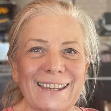 Did Kamal go outside to fight that guy?