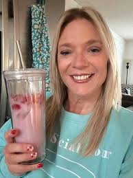 How to duplicate Starbucks pink drink refreshers at 7brew?