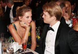 Taylor swift is a 31 year old american singer. Taylor Swift And Boyfriend Joe Alwyn S Relationship The Story So Far Metro News