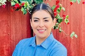 Caitlin Oates's Instagram, Twitter & Facebook