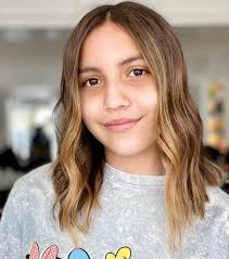 Neutral Golden Baby ✨ Color #sunkissed que refleja tonos neutros, dorados y  beige. este balayage multidimensional hace que este color se vea brillante  y lívido. @trent_rd • • • • #TrentDr #DescubreTuBelleza #