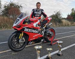 L'épreuve d'ouverture du championnat du monde d'endurance fim ewc 2021, les 24 heures du mans motos, est programmée les 17 et 18 avril 2021. Moto Le Neuvillois Adrien Lepine Au Depart Des 24 Heures Du Mans Home