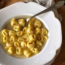 Tortellini In Brodo Tradizionali La Luna Sul Cucchiaio Tortellini Idee Alimentari Ricette