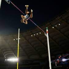 Will claye united states (usa) 17.74 m hugues fabrice zango Armand Duplantis Holt Neuen Weltrekord Im Freiluft Stabhochsprung Der Spiegel