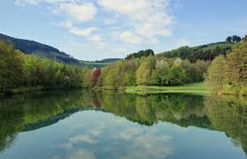 Sehenswürdigkeiten (briefmarkenserie) — kleinster wert der serie zu 5 pfennig , ausgegeben von der deutschen. Stausee Esmecke Sauerland Stausee Reisen Deutschland