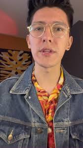 ¿Cuánto tiempo tarda Wall Mart en generar 1 millón de dólares? , ., ., .,  ., #wallmart #unmillon #finanzaschidas #ahorro