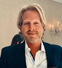 Scott Kluge's Instagram, Twitter & Facebook