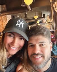 Alina Melo's Instagram, Twitter & Facebook