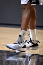 Lamarcus aldridge isn't exactly inspiring confidence in his ability to stay healthy and play heavy minutes for the spurs this season. 2018 10 17 Sas Lamarcus Aldridge Air Jordan Xxxiii Pe Sneakers Men Sport Shoes Sneaker Head