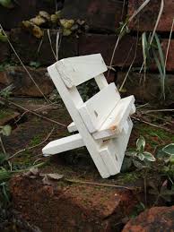 Denn es sollte im notfall auch zusammenklappbar und keine miniatur sein, bei den anleitungen online sind so gut wie. Telefonstander Aus Holz Crowdfunding Gift Autarkes Bauprojekt Wird