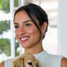 Alexandra Saint Mleux updates page