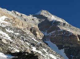 ˈʁaɪ̯nhɔlt ˈmɛsnɐ) (born 17 september 1944) is an italian mountaineer, explorer, and author.he made the first solo ascent of mount everest and, along with peter habeler, the first ascent of everest without supplemental oxygen. 40 Years Ago Reinhold Messner S Solo Ascent Of Mount Everest Adventure Mountain