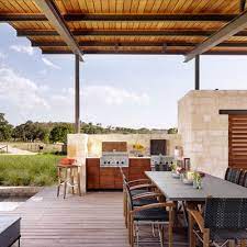 Check out these 101 outdoor kitchen ideas and designs, as well as discover the different types and key features needed to create a proper outdoor kitchen. Outdoor Kitchen Design Decor Ideas Architectural Digest