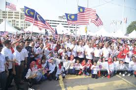 <ul><li>malaysia mempunyai masyarakat berbilang bangsa, wujud perbezaan diantara masyarakat di malaysia seperti bahasa. Hari Malaysia Wadah Suburkan Perpaduan Rakyat Berbilang Kaum Wilayahku