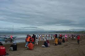 Ada rusa yg bermain di pantai, kapal yg diledakkan dan dijadikan monumen wajah baru pantai pangandaran sekarang jauh lebih indah!! Dianggap Mengganggu Motor Diminta Tak Masuk Pantai Pangandaran