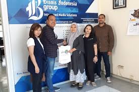 Iran (islamic republic of), 10 dec 1982. The Park Solo Ramai Pengunjung Dari Semarang Dan Yogyakarta