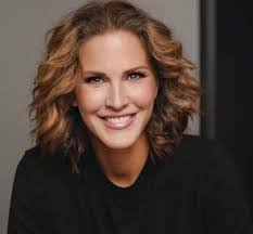 Traci Fine's Instagram, Twitter & Facebook