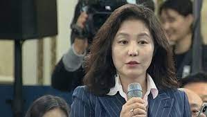 Sm엔터테인먼트의 이수만 나이 69세 총괄 프로듀서가 서울 강남의 40억대 아파트를 50대 여성 외신 여기자에게 증여한 것으로 알려졌다 21일 가요계와 대법원 등기소에 따르면 따르면 이수만 총괄. Gbb1g8 O0 Zpkm