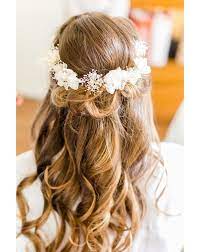 Couronne De Fleurs Fraiches Personnalisables Pour Un Mariage Fleuriste Les Herbes Hautes A Paris Coiffure Mariage Enfant Coiffures Couronne Coiffure Mariage