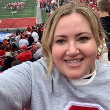 Julia Kennedy's Instagram, Twitter & Facebook