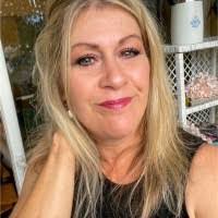 Jen Squire's Instagram, Twitter & Facebook