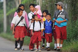 Berikut ini kumpulan contoh pantun nasehat anak sekolah sd smp sma, orang tua, agama, lucu, bersajak abab, islami dan maknanya 99 Contoh Pantun Nasehat Belajar Anak Sekolah Orang Tua Agama Klak Klik Bermutu