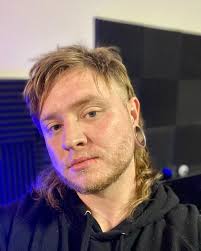 Fresh cut and a great experience! Thank you to @salonyuriy for the amazing  experience! Art is amazing in all forms! * * * #altfashion  #alternativefashion #alternativerock #haircut