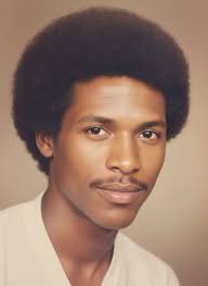 عجائب الصلعة : #الصلعة في شمال افريقيا تسمى تاج الرجولة. #وفي تركمانستان  لايسمح للرجل الزواج بأكثر من زوجه الا اذا كان اصلع. #وفي البرازيل تشترط  الفتاة الحسناء على خطيبها الكشف على شعر