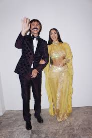 Halloween Couples Costumes Ideas That Are Celebrity Approved Celebrity Halloween Costumes Best Celebrity Halloween Costumes Celebrity Couple Costumes