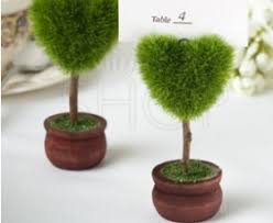 Eleganti e raffinati, sono quelli in carta, ovvero dei cartoncini dalle diversi dal comune, come caramelle in vetro, piantine aromatiche, accessori in argento o borsette alla moda. Lemienozze Shop Matrimonio Eco Friendly Idee Green Per Il Giorno Del Si