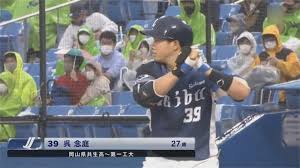 生涯首次面對田中將大 吳念庭瞄準了偏低的變化球 擊成了飛越內野防區的安打 送回壘上的跑者 連續安打場次. Xpjsq2uaaqy8bm