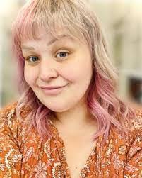 Rachel Trott's Instagram, Twitter & Facebook