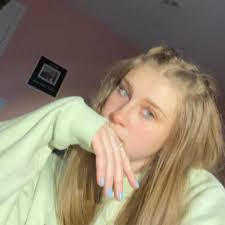 Sydney Weller's Instagram, Twitter & Facebook