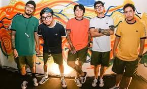 Bagi sebagian besar band, kehilangan vokalis utama adalah sebuah bencana besar. Biodata Profil Pee Wee Gaskins Band Yang Terinspirasi Dari Pembunuh Berantai