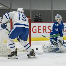 Zach hyman (né le 9 septembre 1992 à toronto, dans la province de l'ontario, au canada) est un joueur professionnel canadien de hockey sur glace qui évolue au poste d'attaquant 1. Toronto Maple Leafs Fall To Returning Vancouver Canucks Lose Zach Hyman To Injury The Hockey News On Sports Illustrated