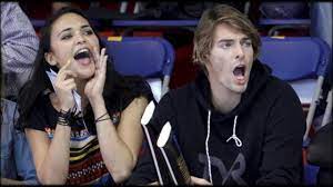 Ils se sont rencontrés dans « danse la nageur camille lacourt a confié avoir vécu une histoire d'amour avec la danseuse hajiba fahmy. Dals 8 Camille Lacourt Et Hajiba Fahmy En Couple Ils S Embrassent Pendant Le Show Video Youtube